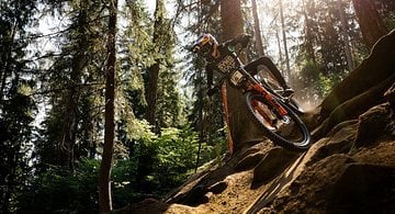 Artikelbild: Downhill World Cup 2025 – Val di Sole: Bube, Dame, König, VollgAS – Fotostory vom Finale