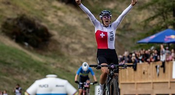 Artikelbild: Short Track-WM 2025 – Zermatt: Party unterm Matterhorn – die XCC-Fotostory powered by Scott