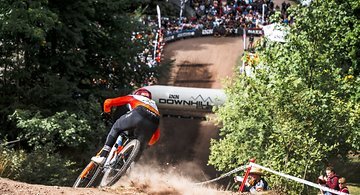 Artikelbild: Downhill DM 2025 – Ilmenau: Die Fankultur lebt – Fotostory vom Finale