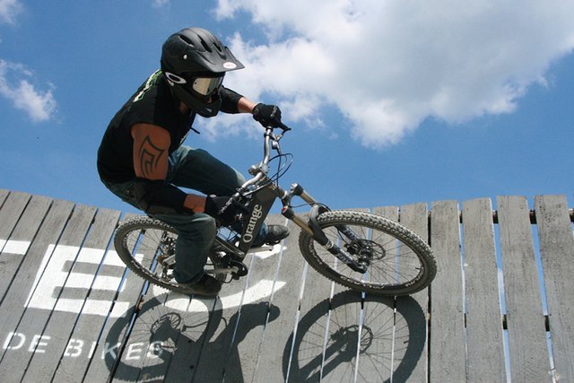 wall2.jpg