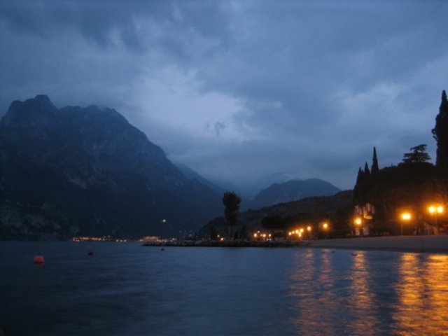 Torbole_night.jpg