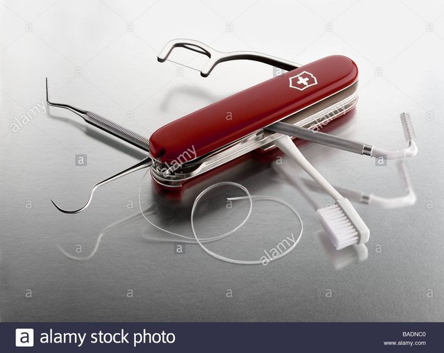 schweizer-taschenmesser-mit-dentalwerkzeuge-badnc0.jpg