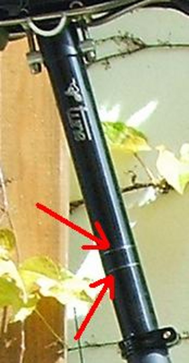 Kratzer_auf_Sattelstuetze.JPG