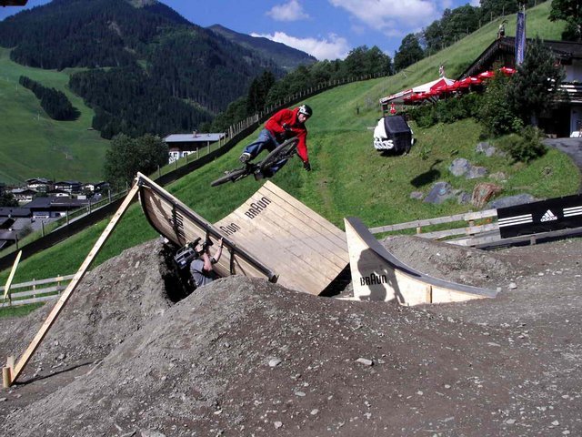395940-slopestyle04.JPG