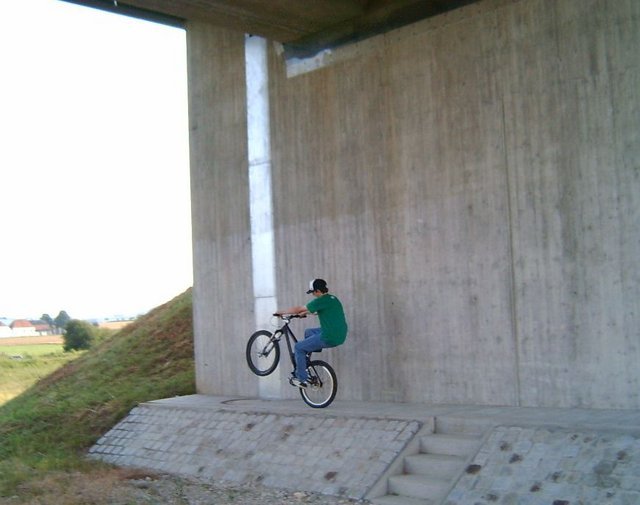 Manual_-_under_the_Bridge.jpg