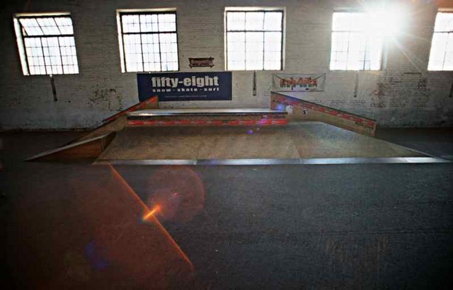 200104n1_28_800.jpg