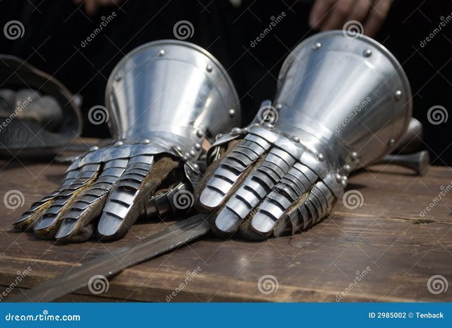 ritter-eisenhandschuhe-2985002.jpg