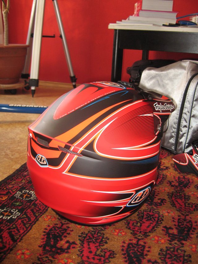 yourhelmet_back.jpg