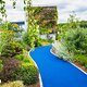 Seit 2021 hausiert Schwalbe in einem neuen, im wahrsten Sinne des Wortes grün gestalteten Haupquartier mit Garten und Laufstrecke auf dem Dach.